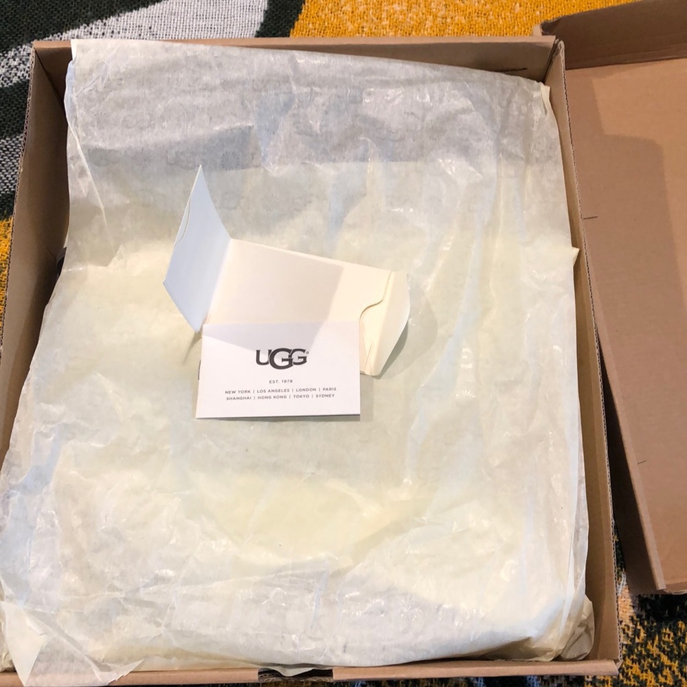 Ugg Australia short woven suede boots size 8 EUC - Picture 13 of 15